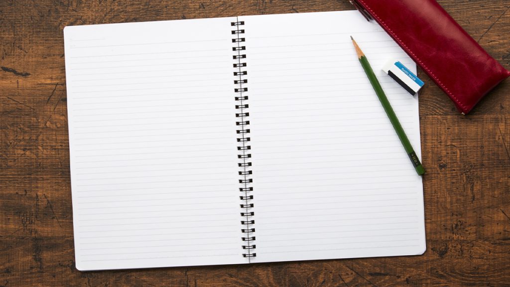 ノートとペンの写真｜食虫植物にまつわるコラム記事